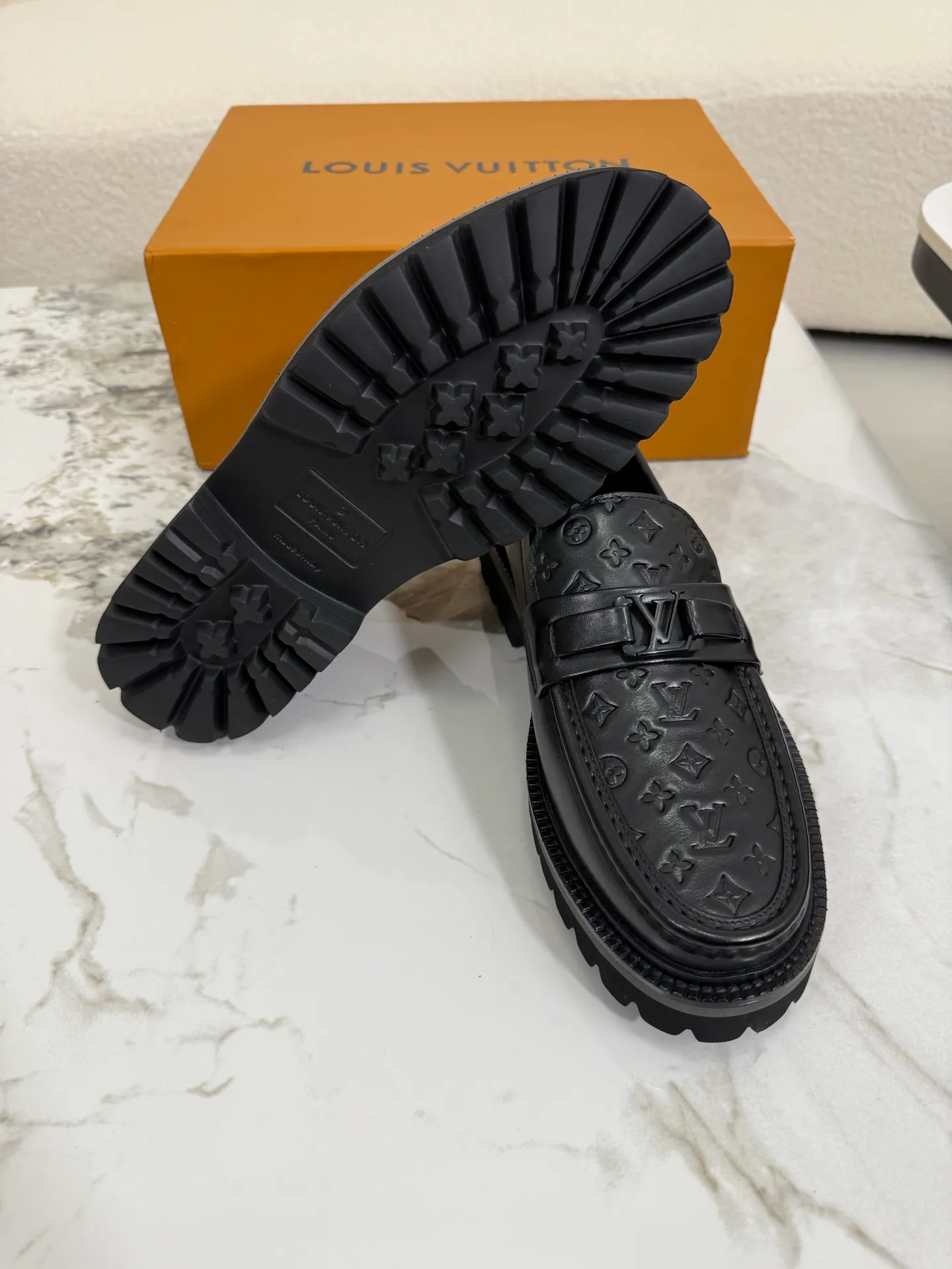[L Family] Top P: 800💰 ▪️Size: 39-44 (38.45 custom-made) The top male god leather shoes Lv series are sold at the same time with original factory configuration, original cowhide fabric imported from Italy, soft and comfortable, imported water-dyed cow lining, soles: original ultra-light French foam outsole super comfortable, original factory with single goods 🔍🔍high quality, can be entered and exited at will, welcome to compare and synchronize.